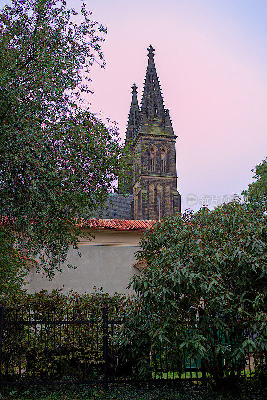 位于布拉格维谢拉德区的圣彼得和保罗大教堂(Bazilika svateho Petra a Pavla)。